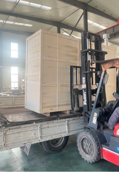 Acabamos de carregar tanques de vinho de aço inoxidável para clientes