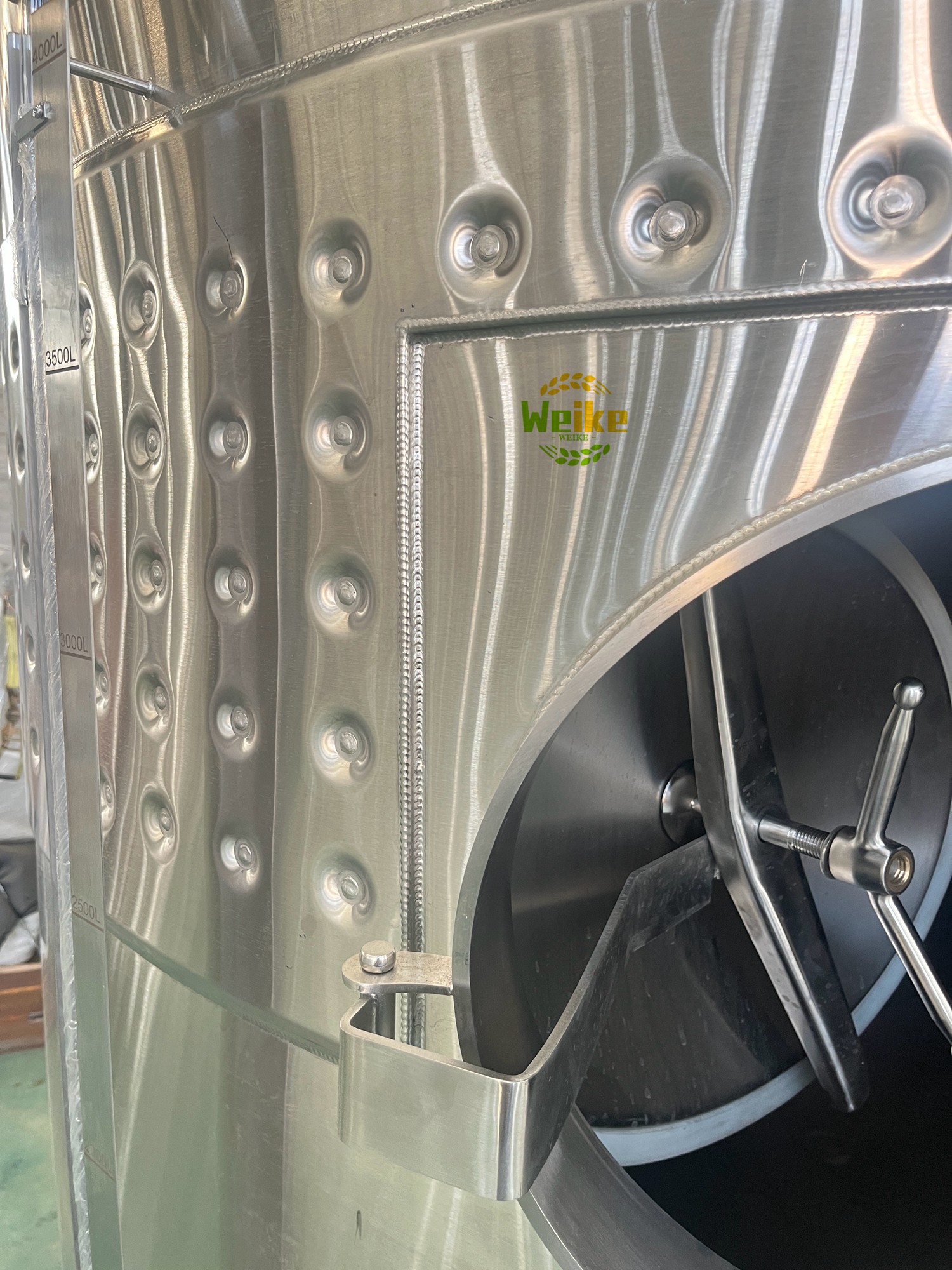 tanques de fermentação de vinho tinto