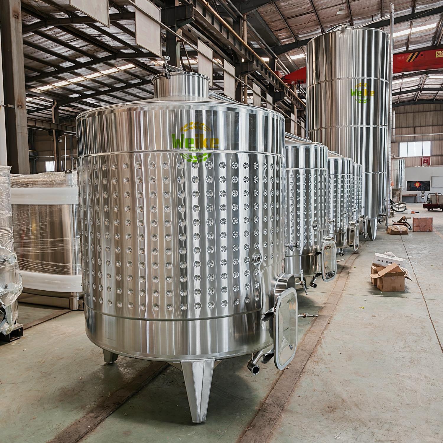 tanque de fermentação de vinho tinto