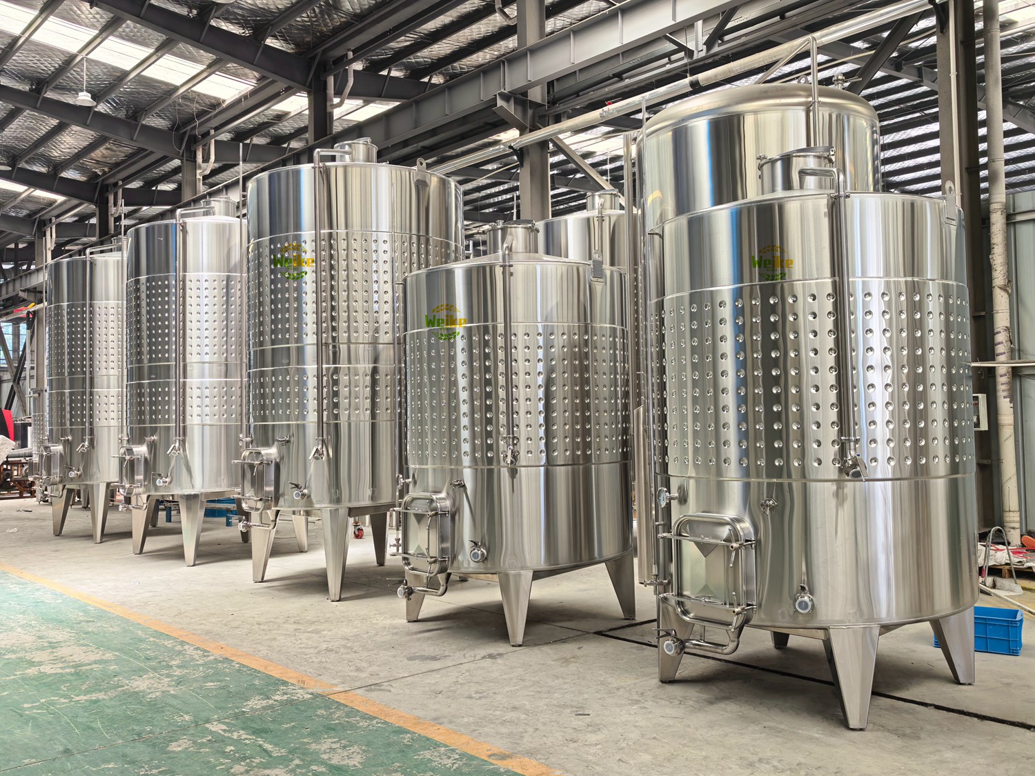 tanques de fermentação de vinho tinto