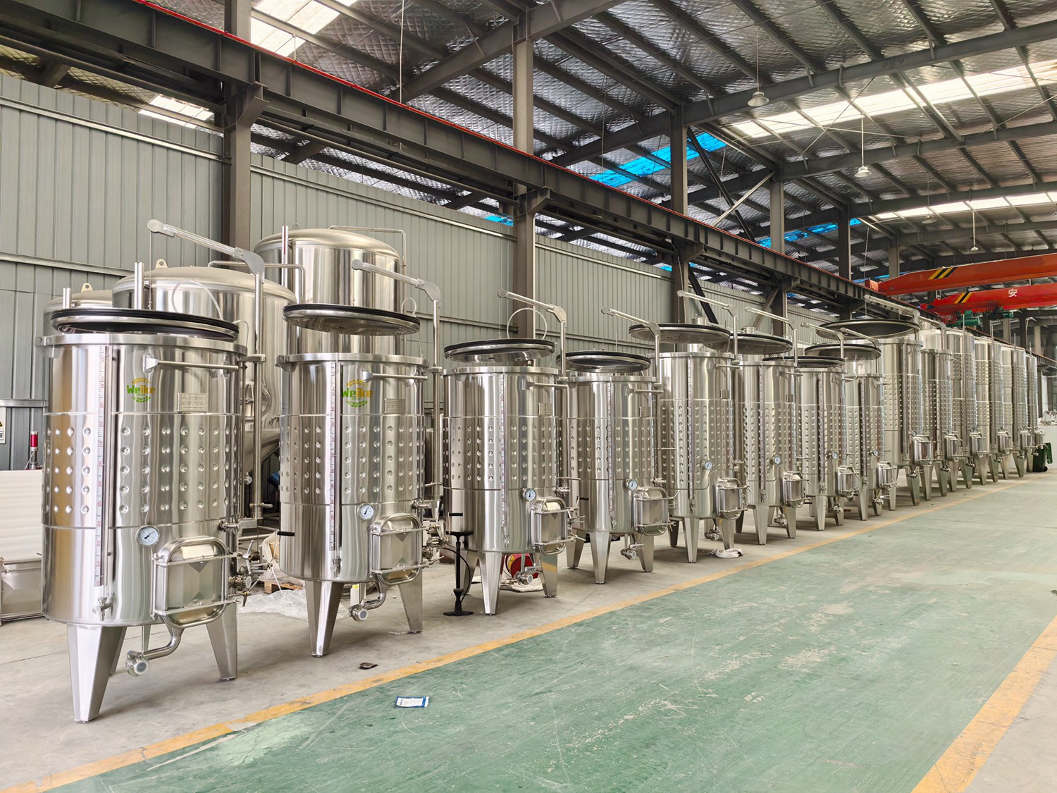 tanques de fermentação de vinho tinto