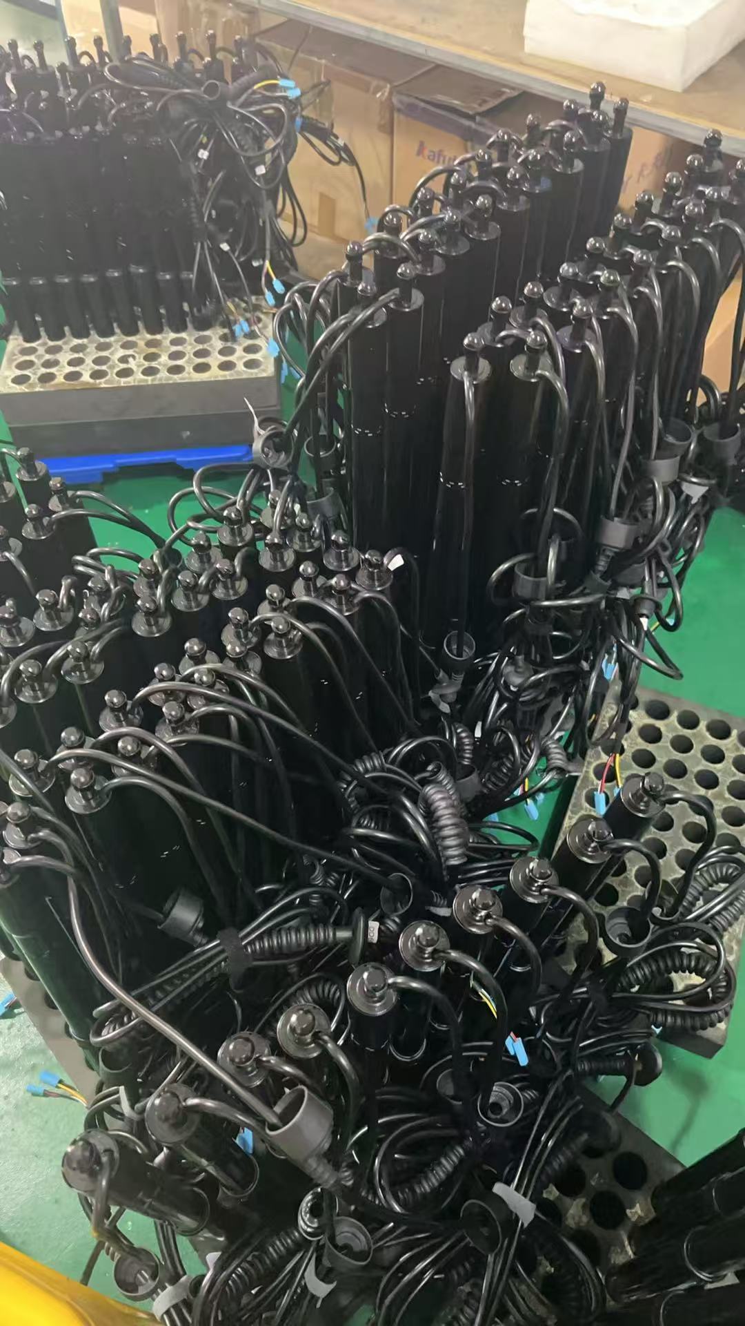 Electric tailgate