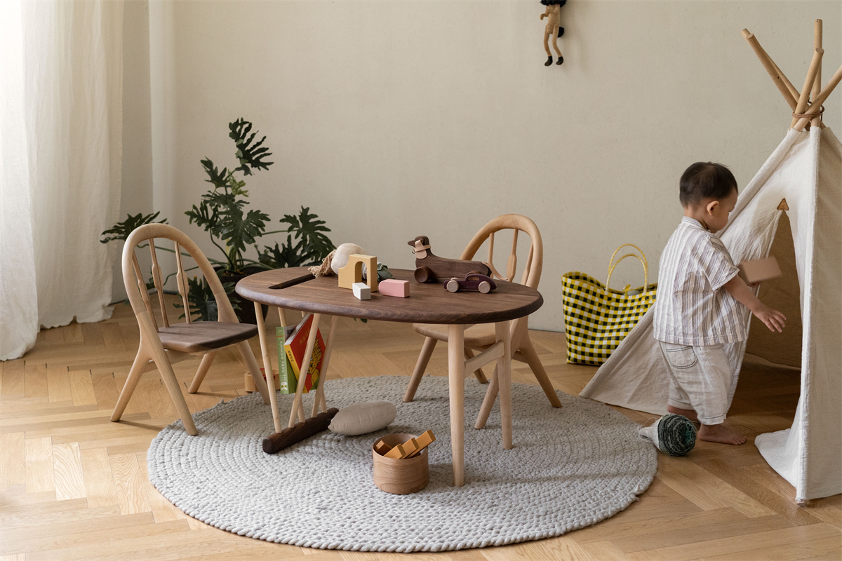Minimalist style children's wooden round table chair customization