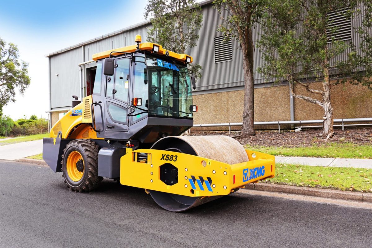 10-XCMG XS83 Vibratory Road Roller _ 8 Tonne for Sale and Hire_4 How Can Road Contractors in Ghana Optimize Earthwork Density Using a Brand New XCMG XS83 Road Roller?