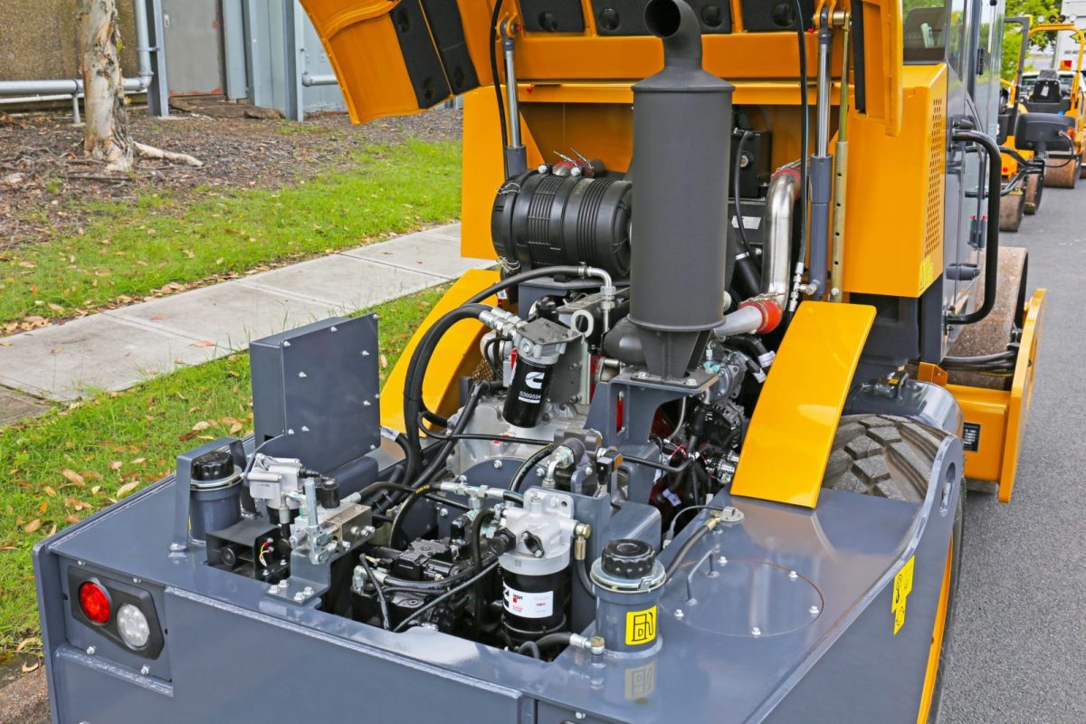 11-XCMG XS83 Vibratory Road Roller _ 8 Tonne for Sale and Hire_9 How Can Road Contractors in Ghana Optimize Earthwork Density Using a Brand New XCMG XS83 Road Roller?