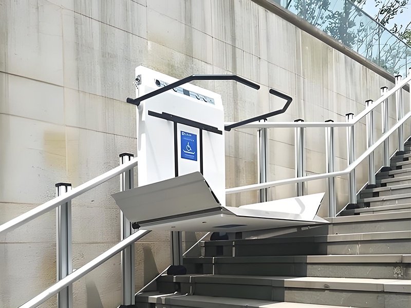 Plataforma salvaescaleras inclinada acoplada