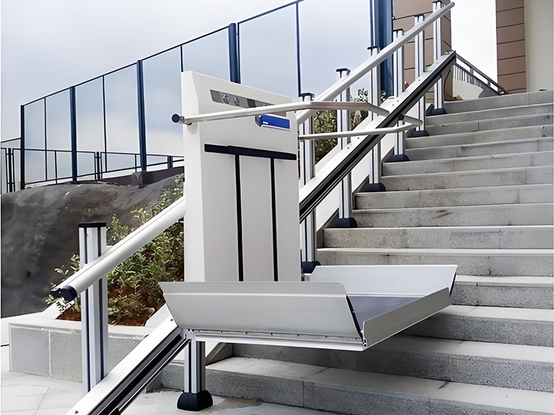 Plataforma salvaescaleras inclinada acoplada