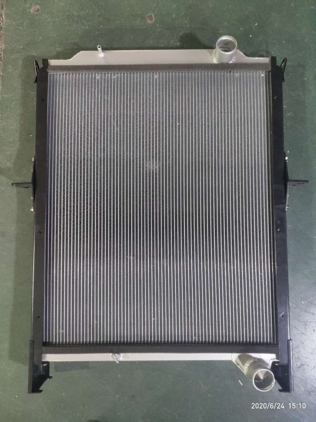 XD6018 日产-UD中冷器