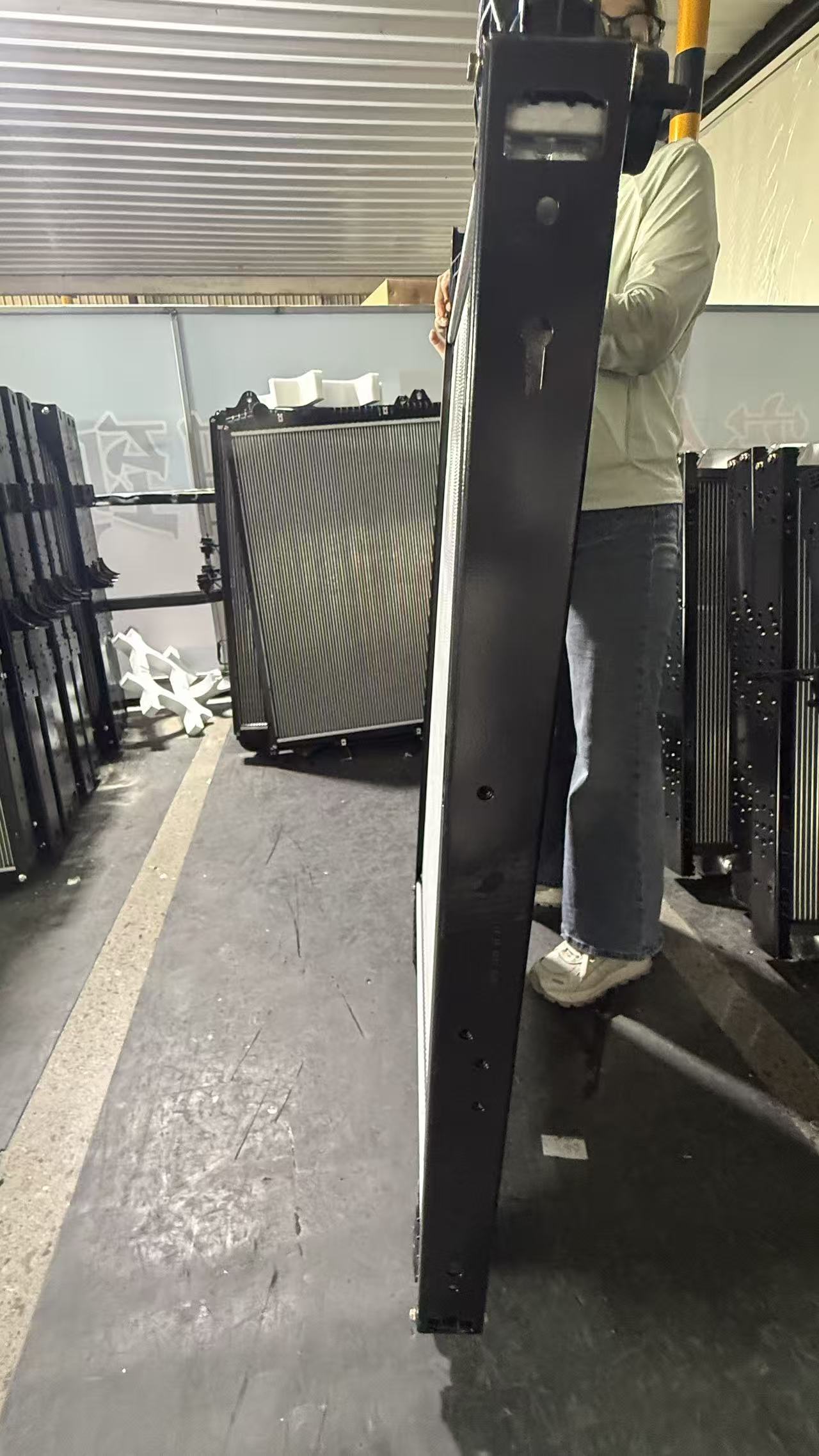 XD81701 瑞典卡车散热器