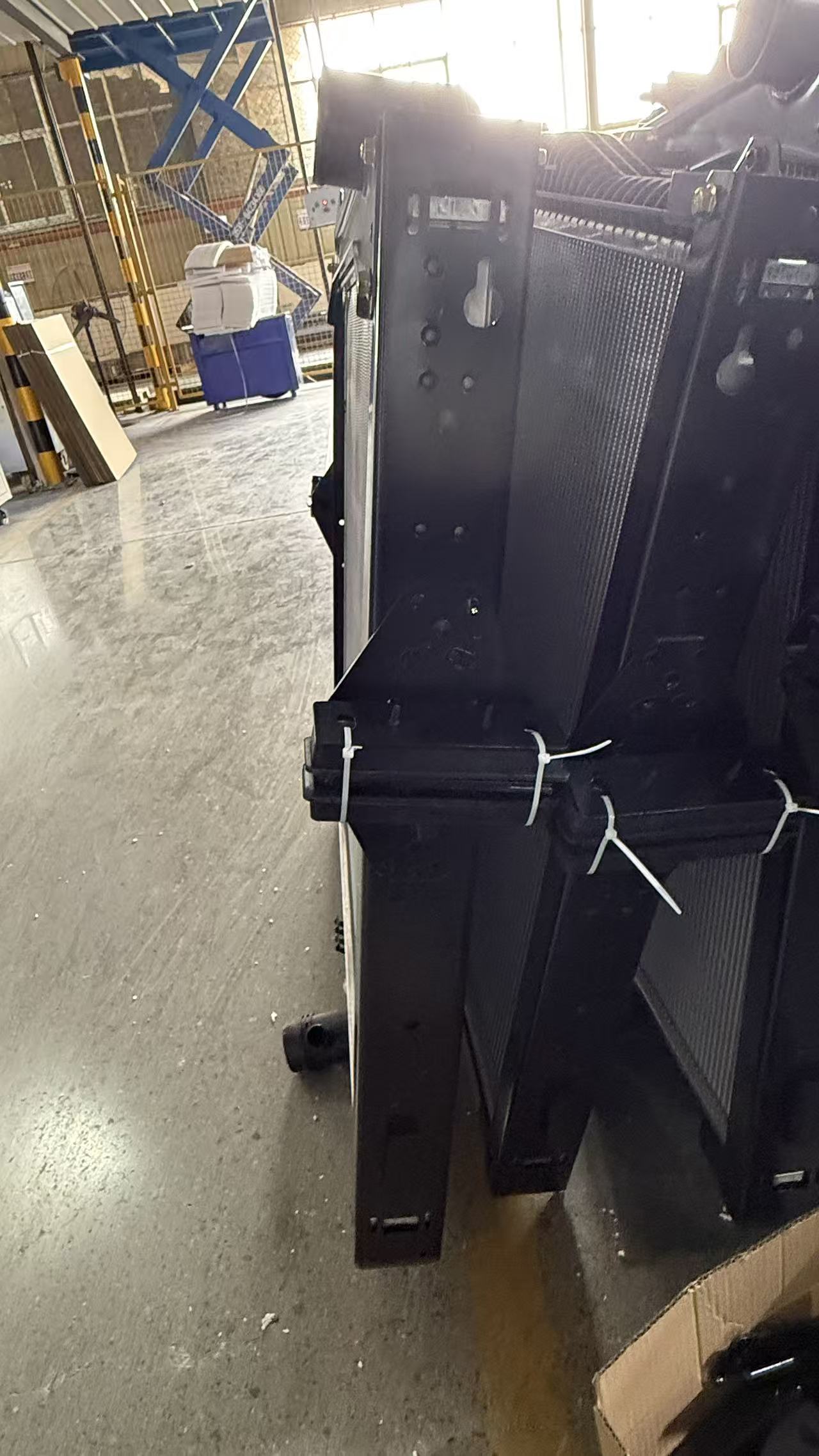 XD81932 雷诺水箱散热器