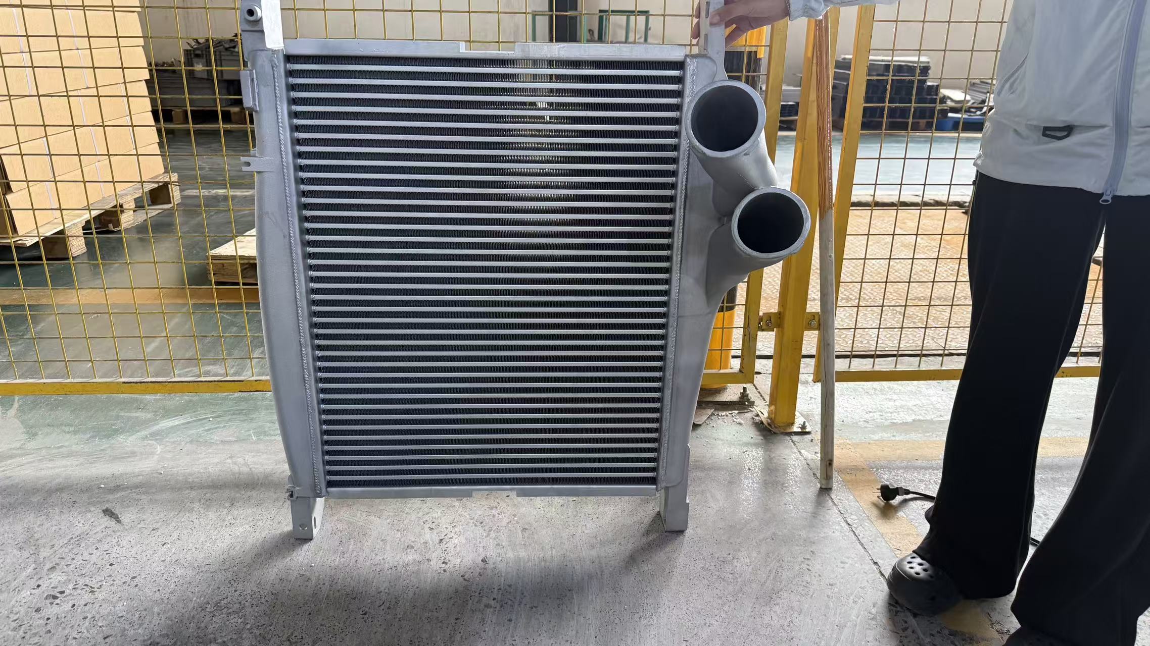 XD332  奔驰用散热器