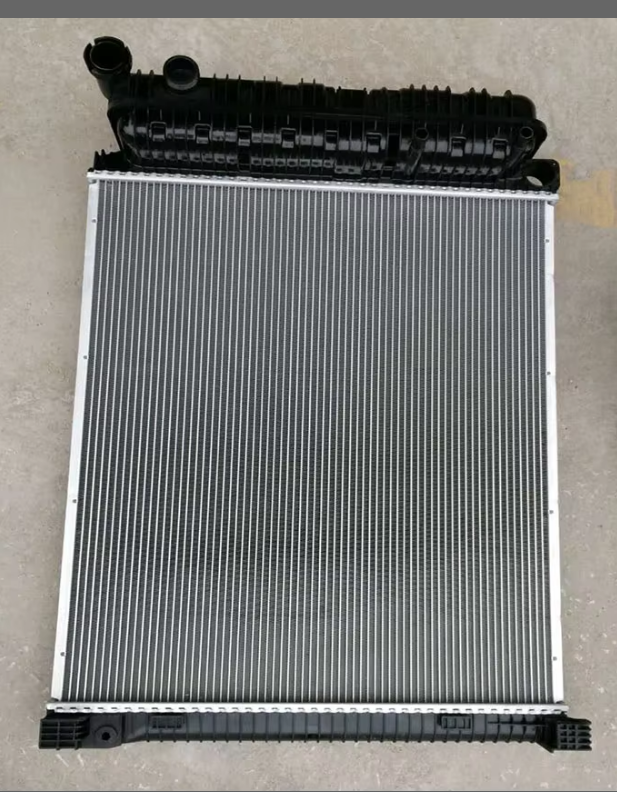 适用于梅赛德斯-奔驰的 XD370 卡车散热器