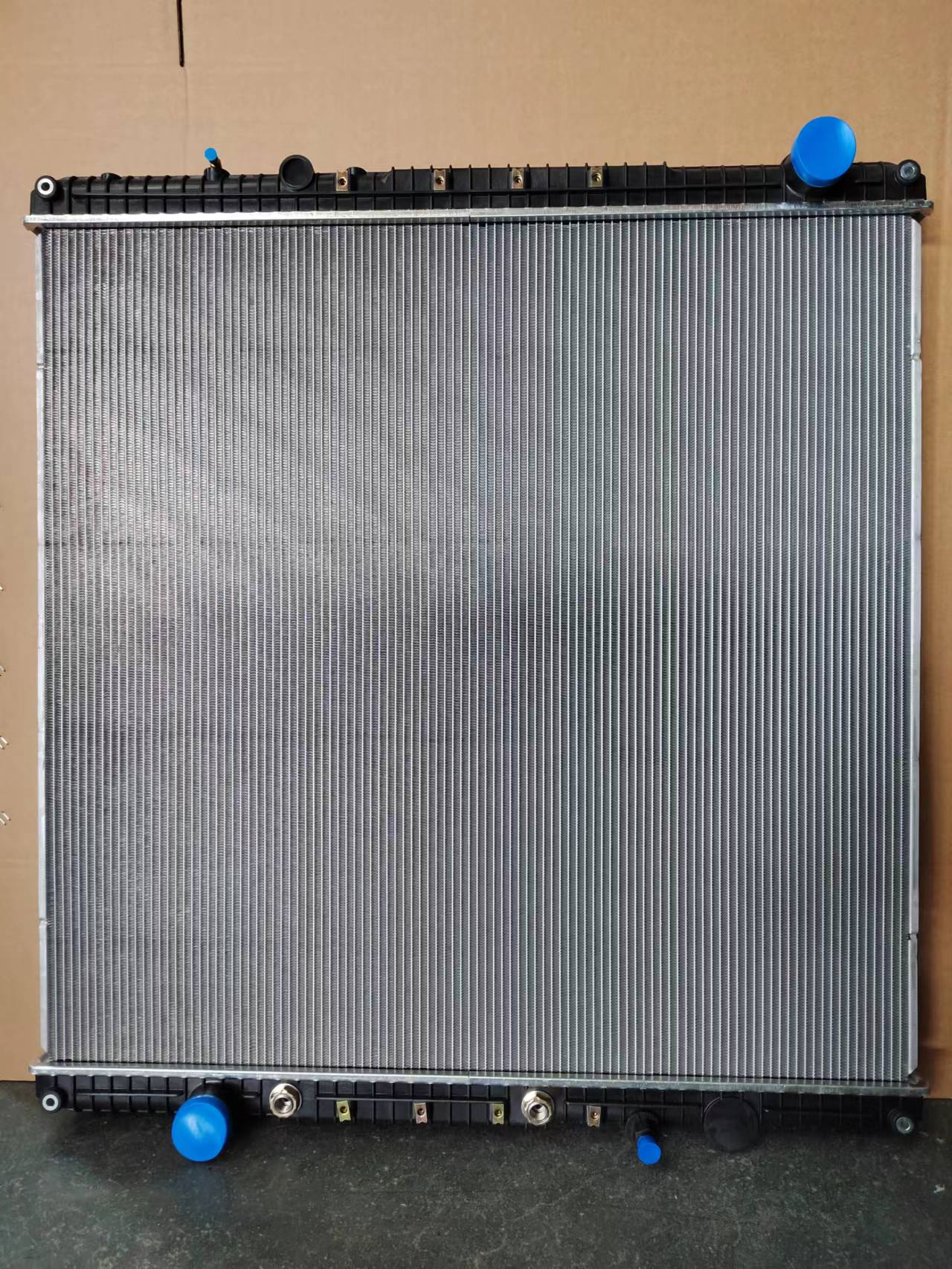 RADIADOR XD91204 PARA FREIGHTLINER 