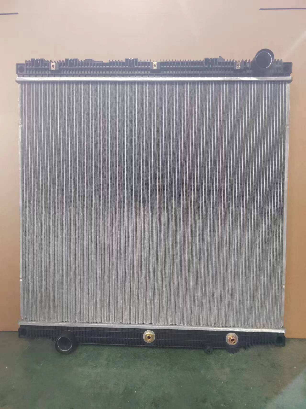 RADIADOR DE CAMIÓN XD91340 PARA FREIGHTLINER