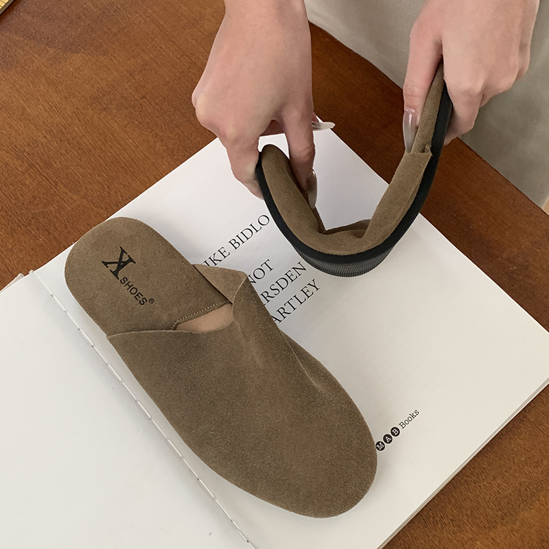 Spring and summer new cow suede flat bottom soft, comfortable, breathable and stylish for wearing. One foot kick grandma anti slip toe cap, half drag