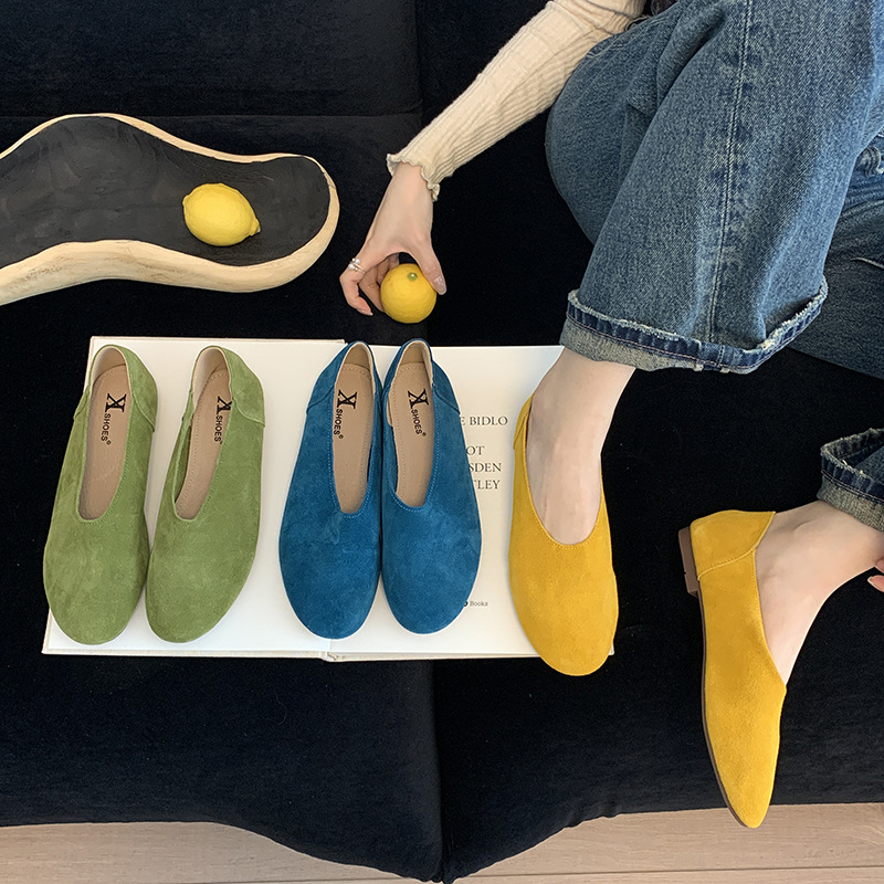 Retro grandma shoes, women's genuine leather new item, frosted leather flat bottom, soft sole, one foot kick, bean grandma shoes, single shoe with skirt