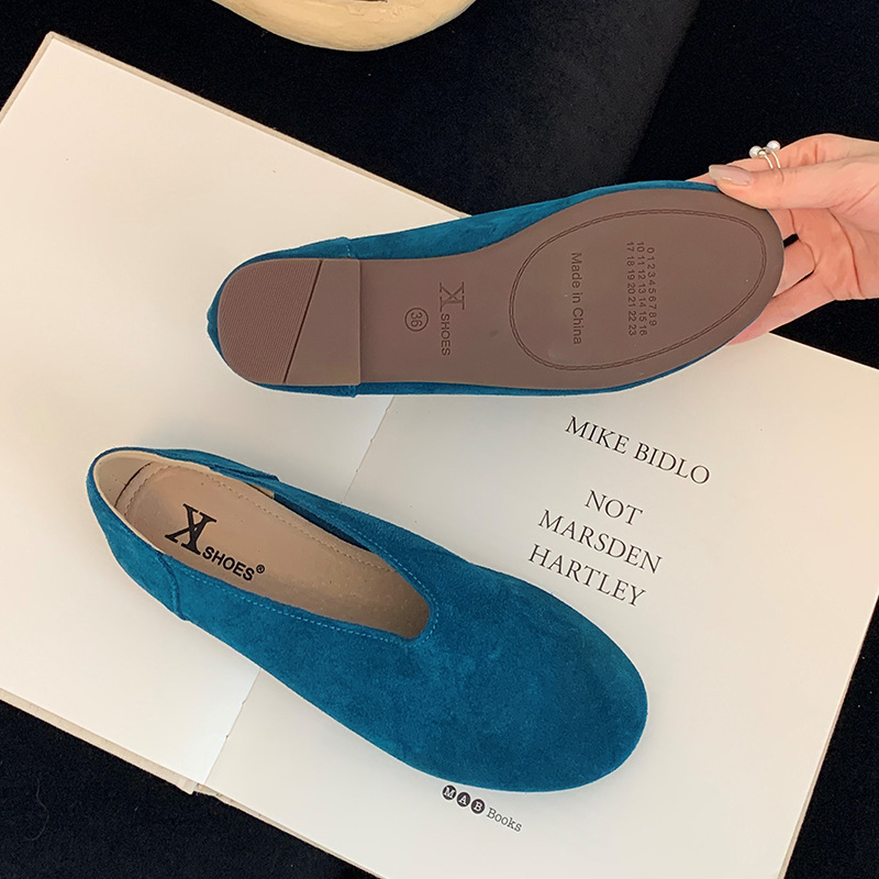 Retro grandma shoes, women's genuine leather new item, frosted leather flat bottom, soft sole, one foot kick, bean grandma shoes, single shoe with skirt