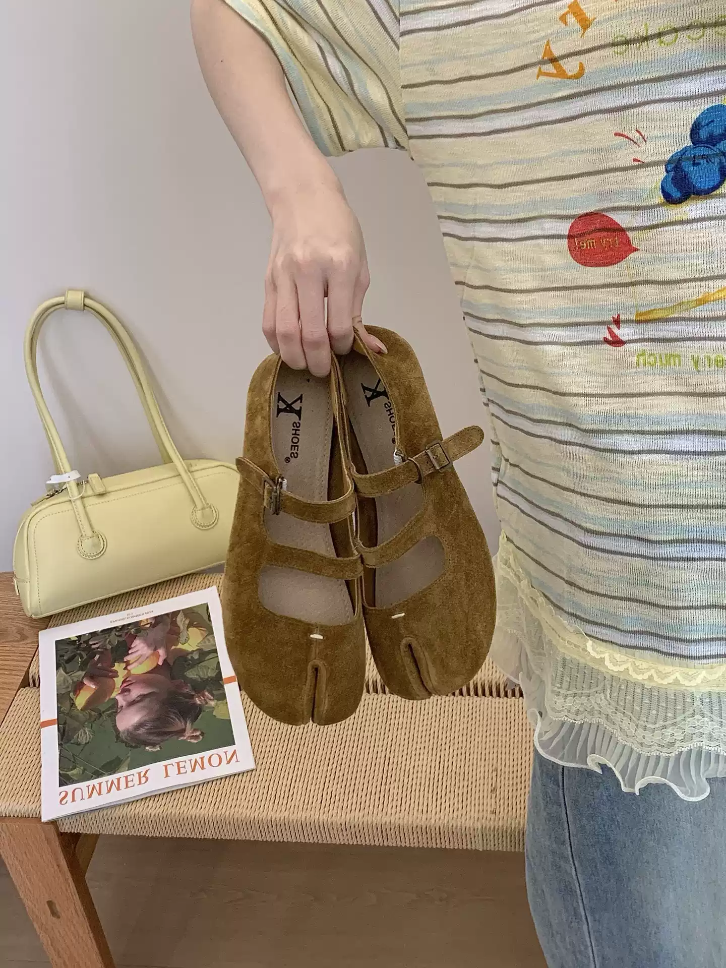 Sand-finished genuine leather French retro-style ballet flats for women with split-toe, flat sole, double buckle straps, and Mary Jane design, perfect for office wear and versatile pairings