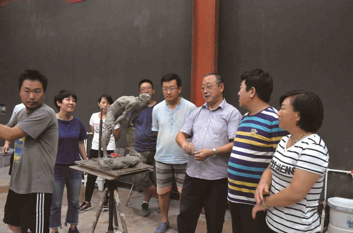 Professor Sun Wei (third from right), renowned sculptor and professor at the Central Academy of Fine Arts, in Hebei Province