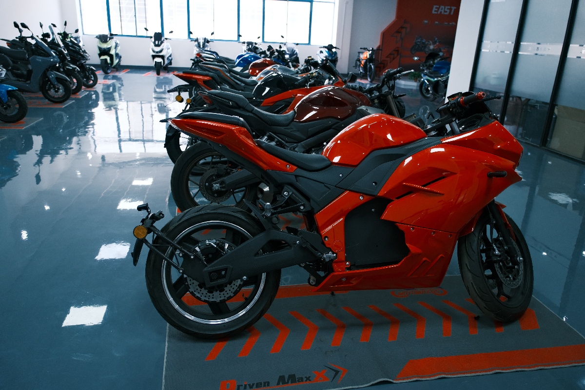 Customs Data: From January to December 2025, my country's motorcycle exports maintained steady growth, while imports experienced a slight decline.