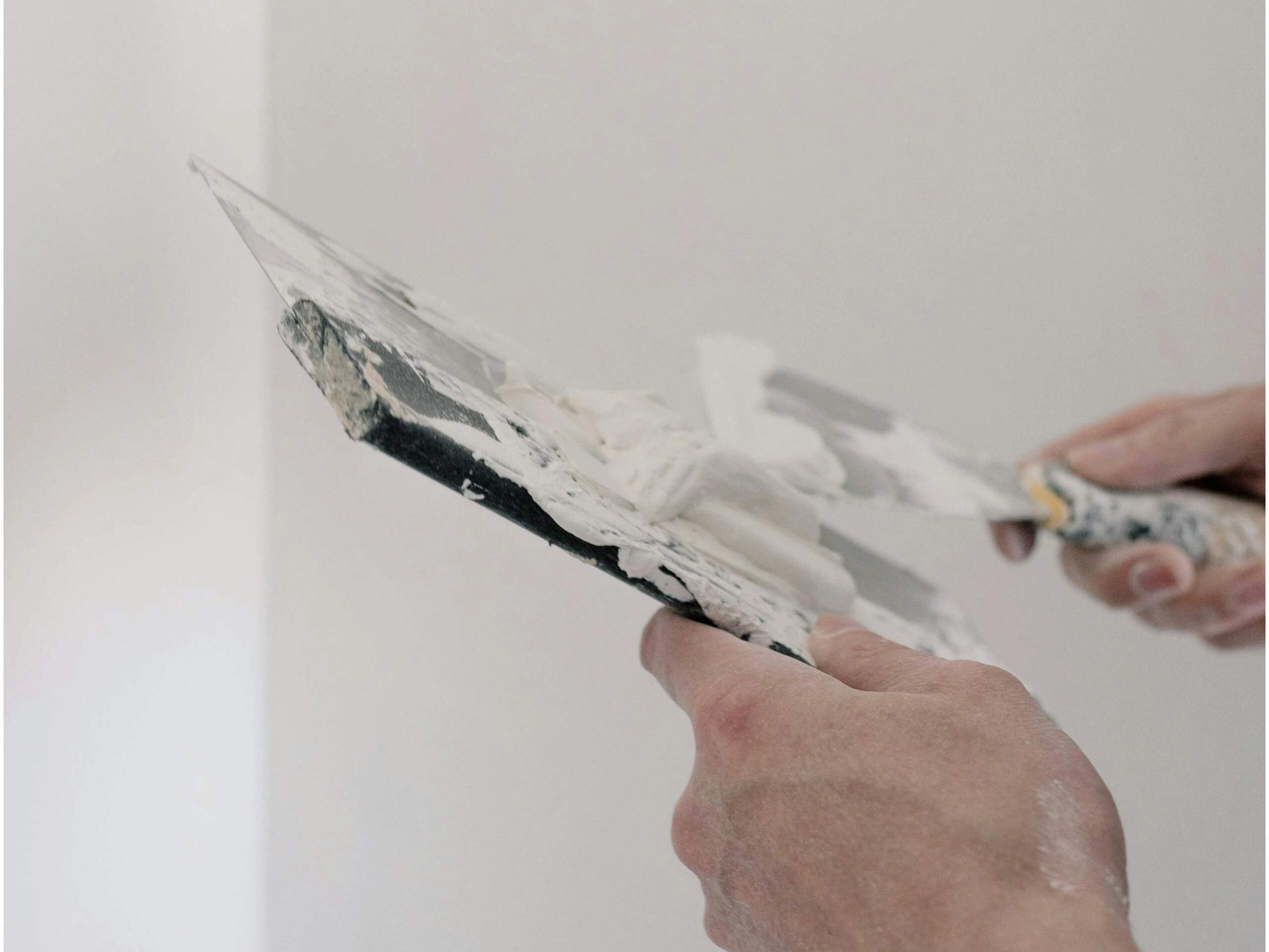 Редиспергируемый гидроксипропилметилцеллюлозный порошок: когда улучшенная удобоукладываемость сопровождается неожиданным дрейфом вязкости