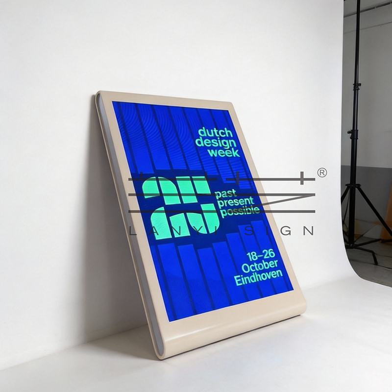 Wall mounted screen