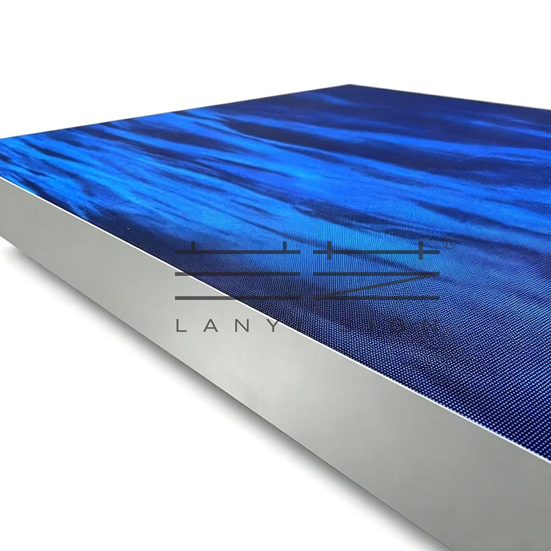 Wall mounted screen