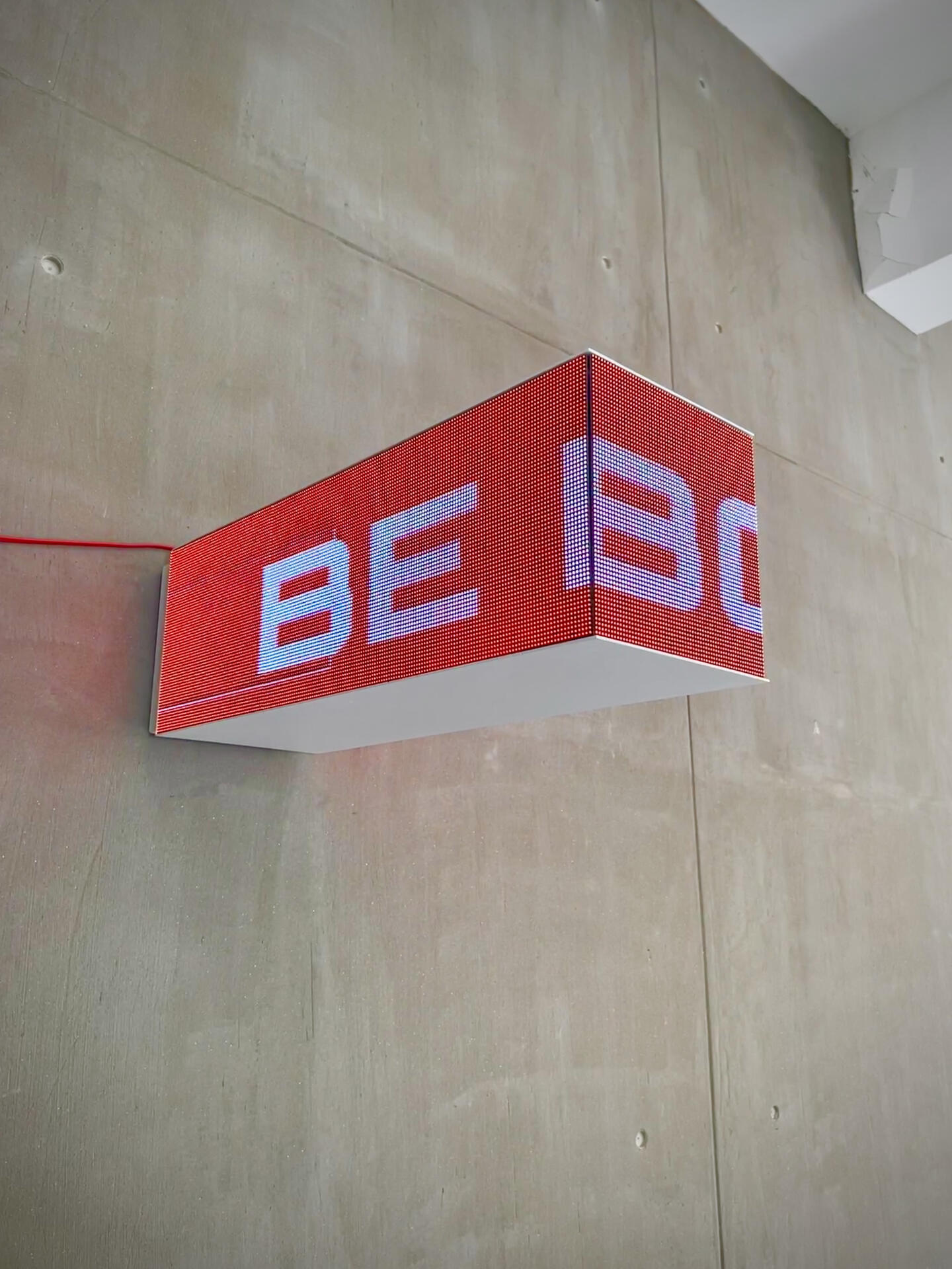 Three Sided Side Screen Display