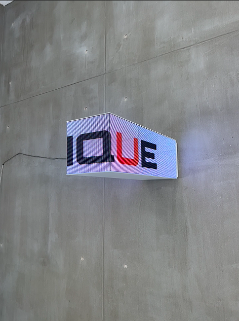 Three Sided Side Screen Display