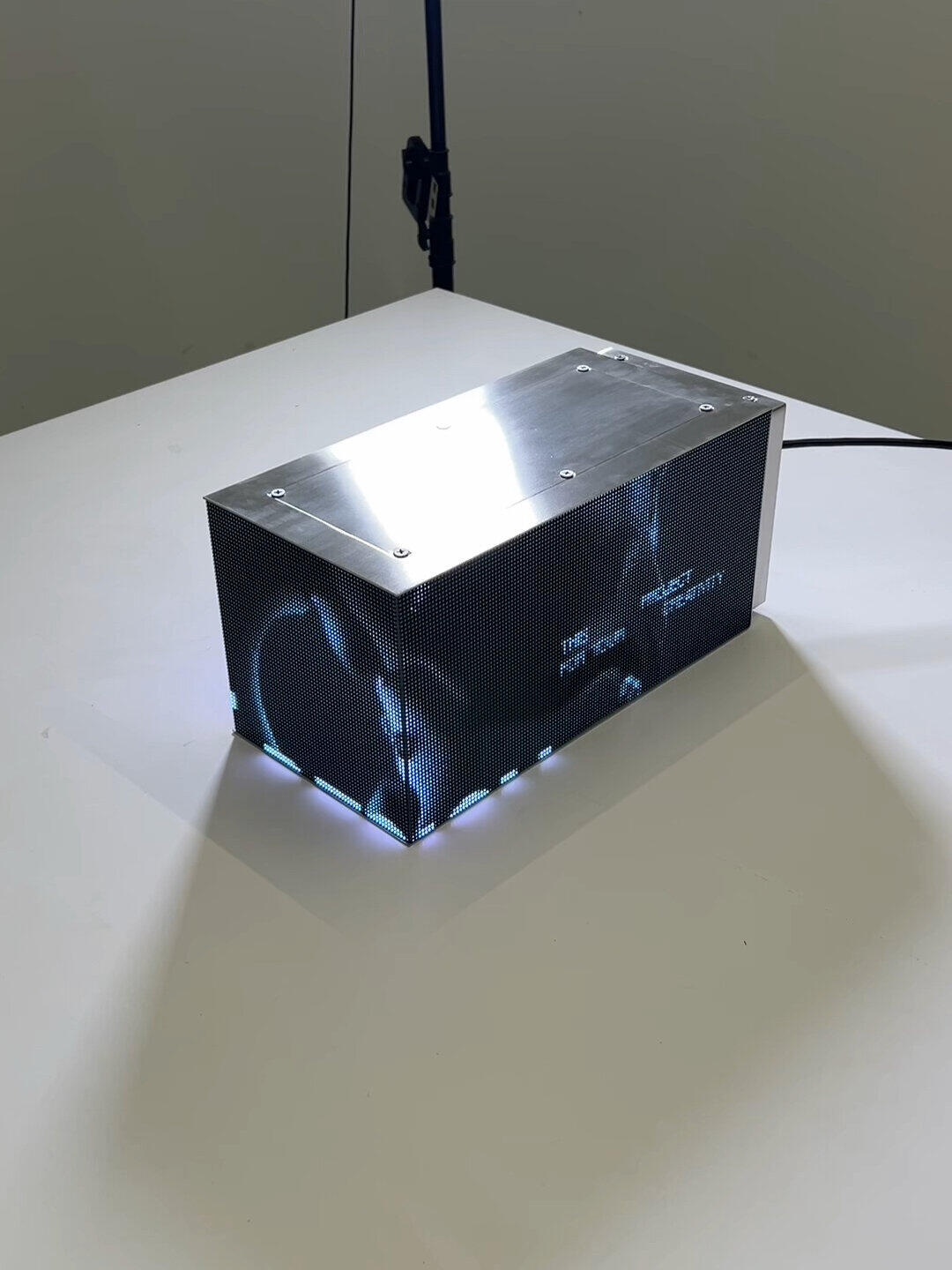 Three Sided Side Screen Display