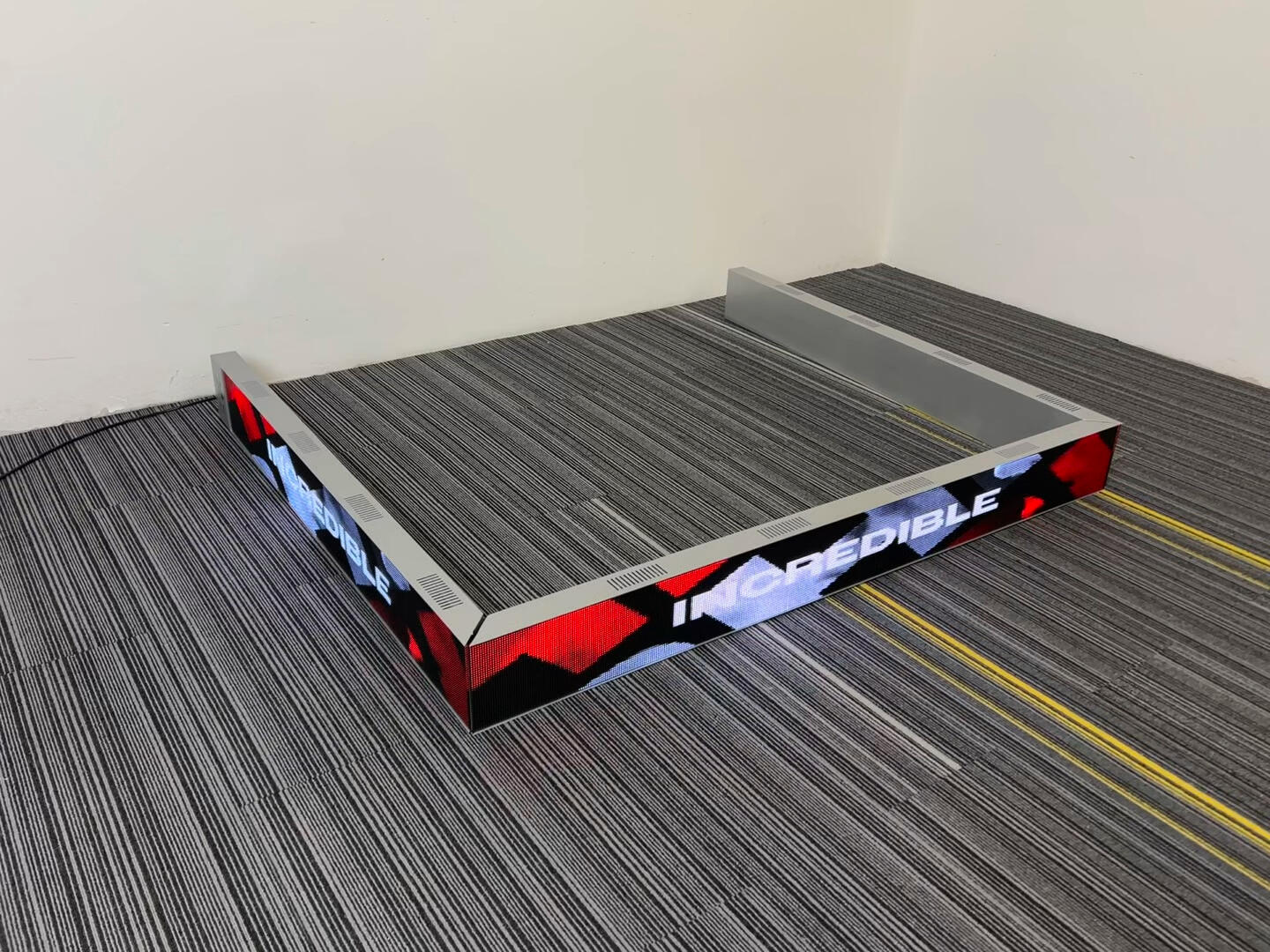 Corner Screen