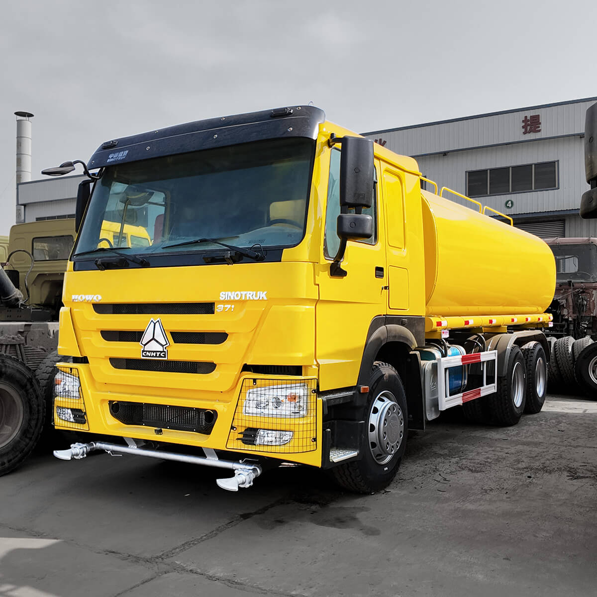 Подержанный и восстановленный водовоз HOWO 6X4 371hp для полива