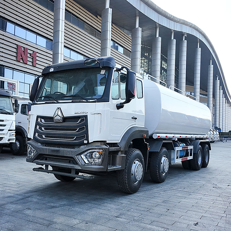 Подержанный и восстановленный автоцистерна HOWO NX 8X4 для воды