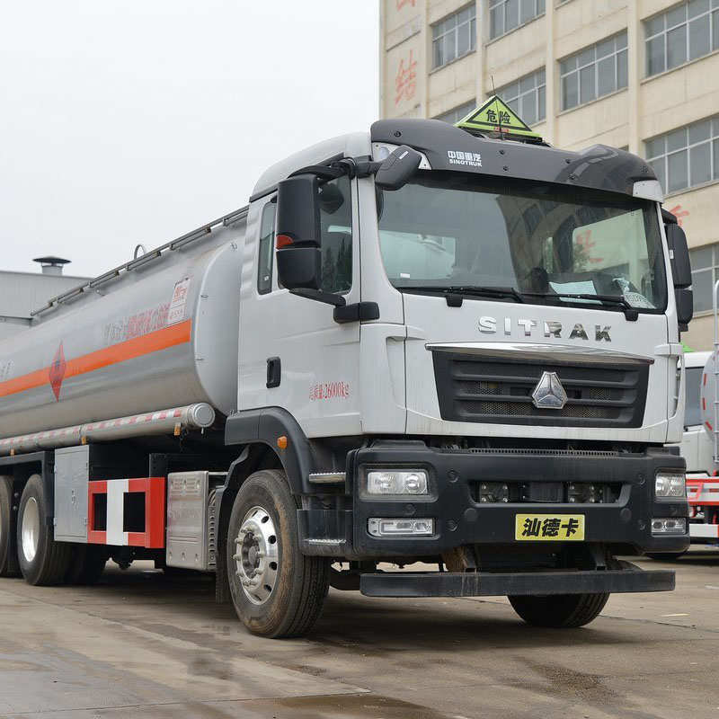 Подержанный автоцистерна Sitrak 6x4