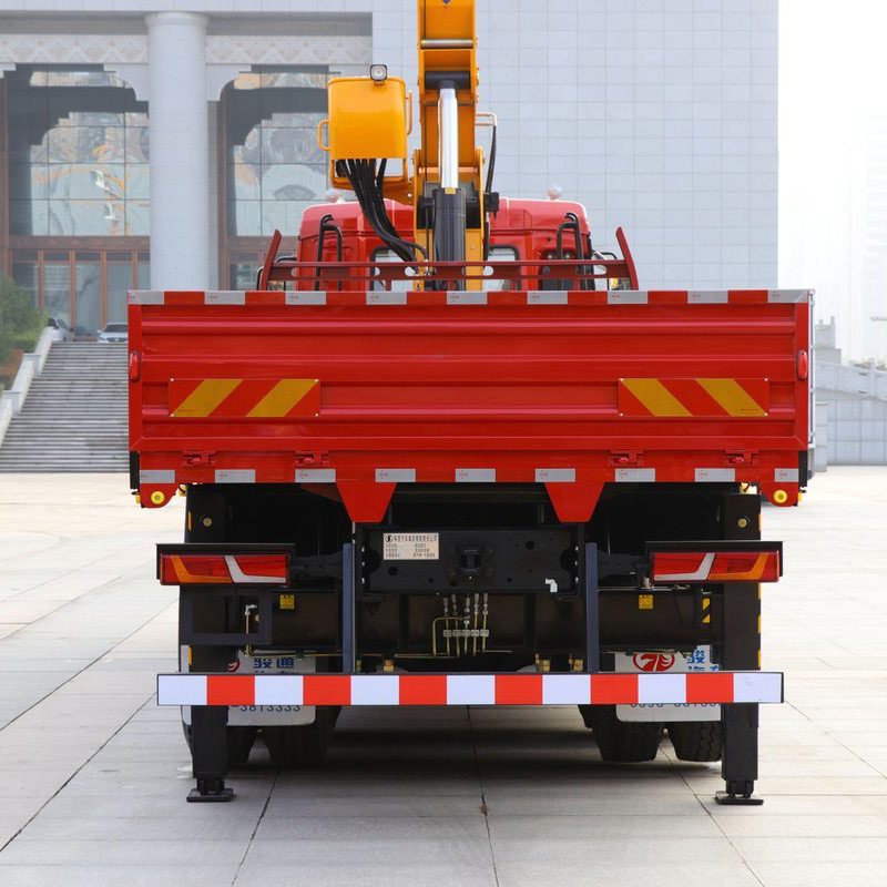 Подержанный кран-манипулятор 8x4 со стрелой на продажу