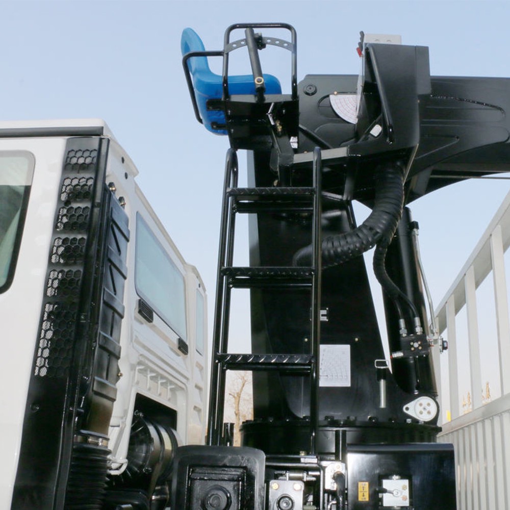 Подержанный автокран HOWO T5G 6X4