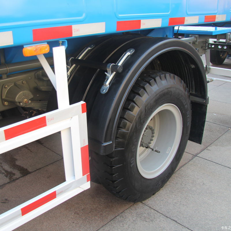 Подержанный водовоз HOWO 4x2 371HP 6-колесный поливомоечный автомобиль