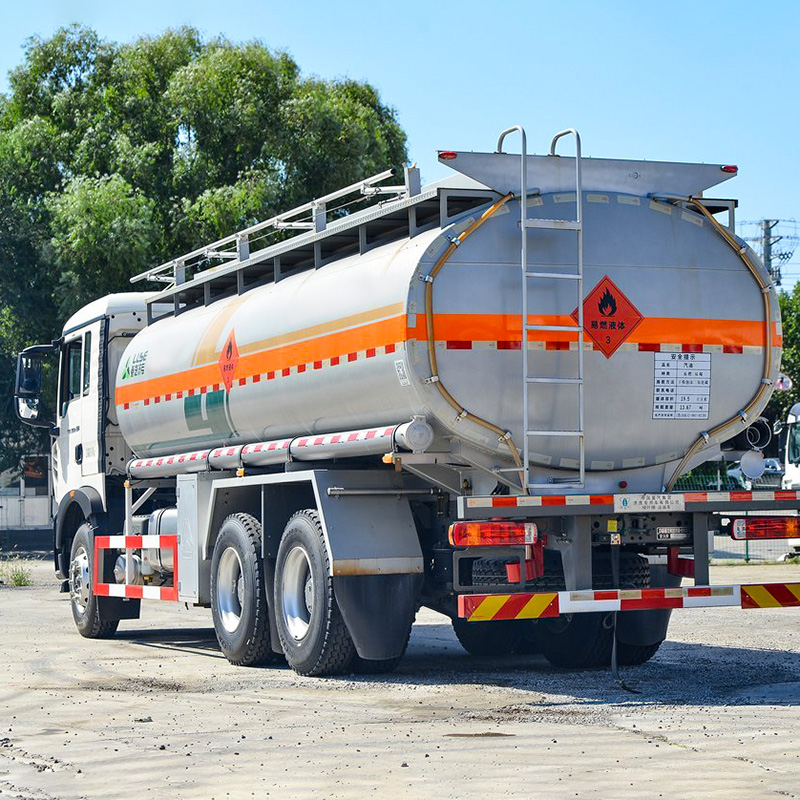 Подержанный автоцистерна HOWO для перевозки масла и топлива