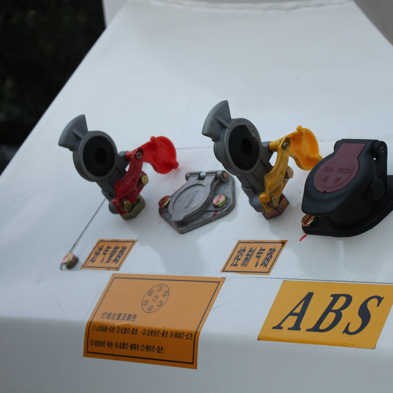 Подержанный полуприцеп для транспортировки порошковых материалов CIMC Ruijiang серии 33 куб. м