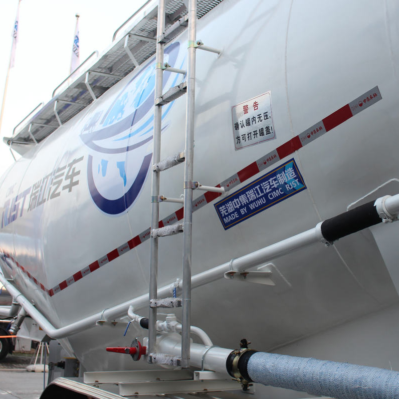 Подержанный полуприцеп для транспортировки порошковых материалов CIMC Ruijiang серии 33 куб. м