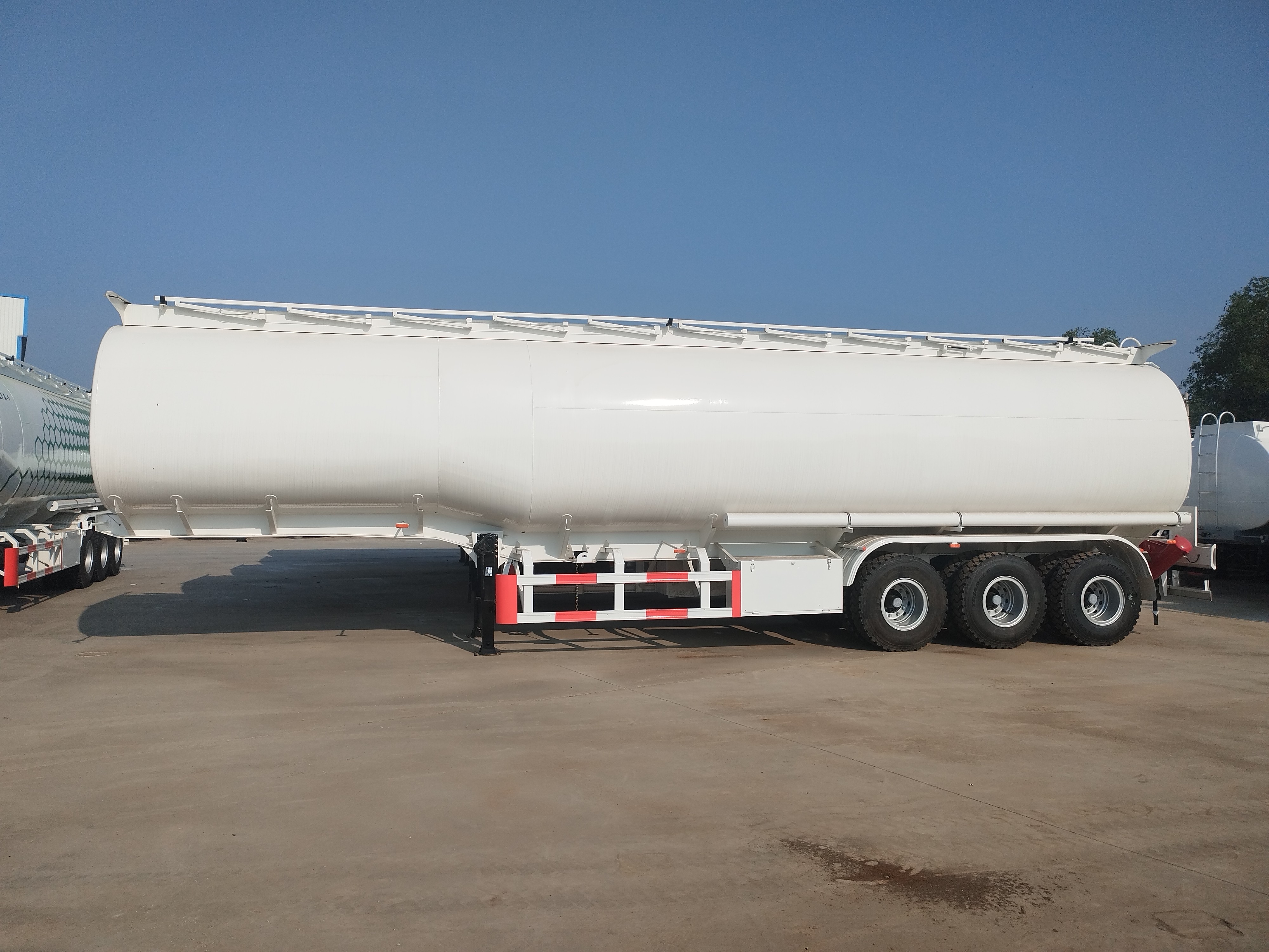 3-Axle 60 CBM Gooseneck Fuel Tanker Trailer
