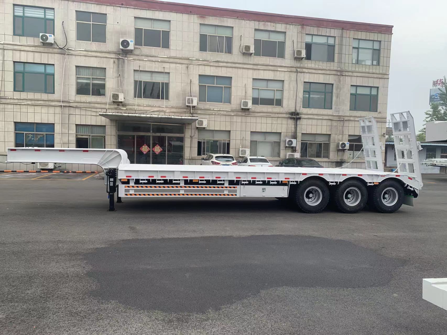 3-Axle Gooseneck Low Bed Trailer