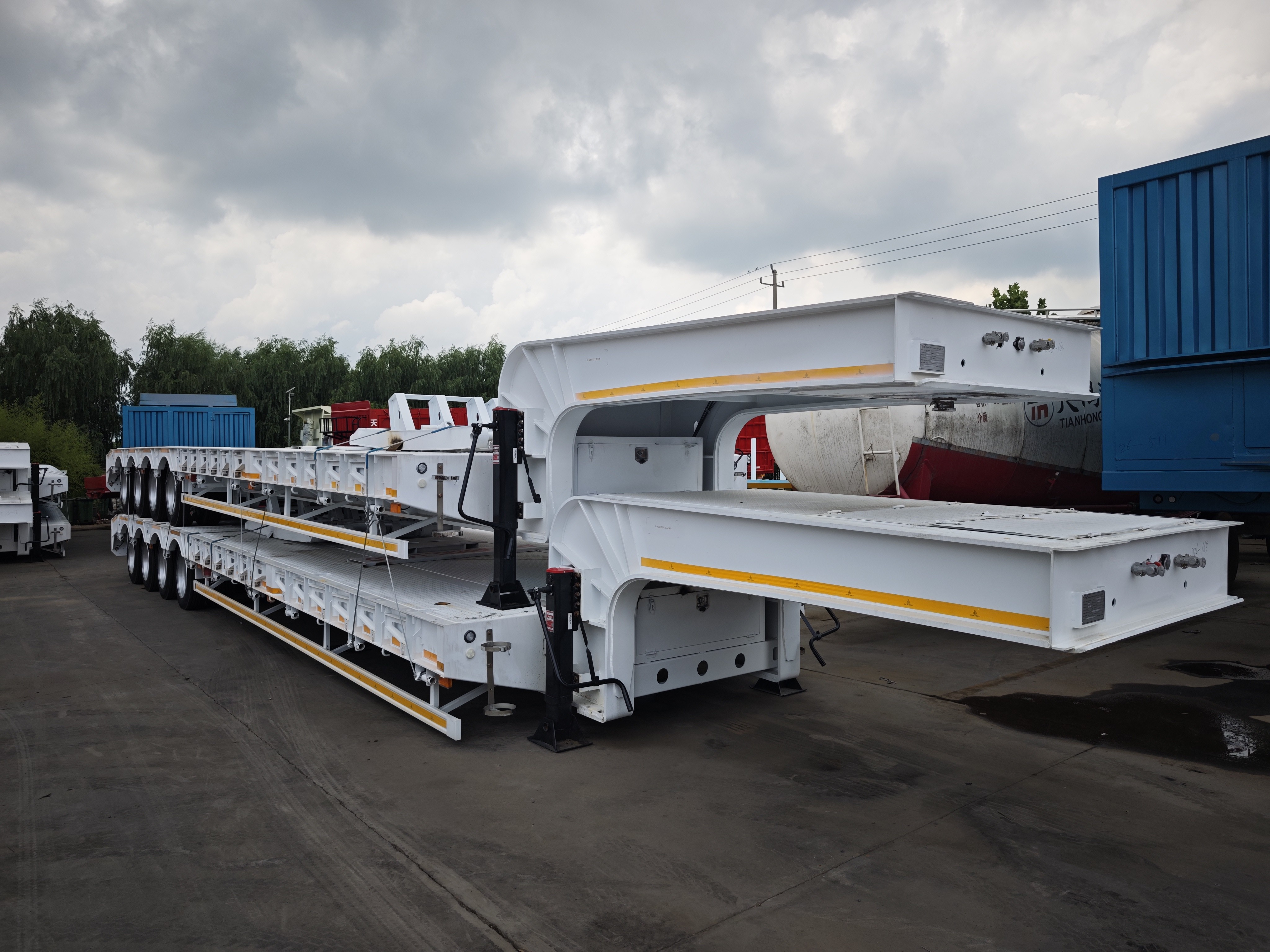 Lowbed Semi-Trailers Stacked Shipping Method | Why We Stack Lowbed Trailers for Sea Export