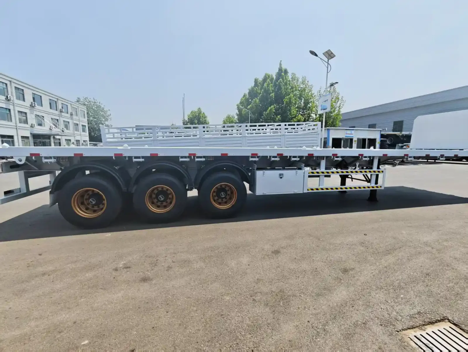 When a 12.5m 3-Axle Flatbed Trailer reduces oversized-load costs
