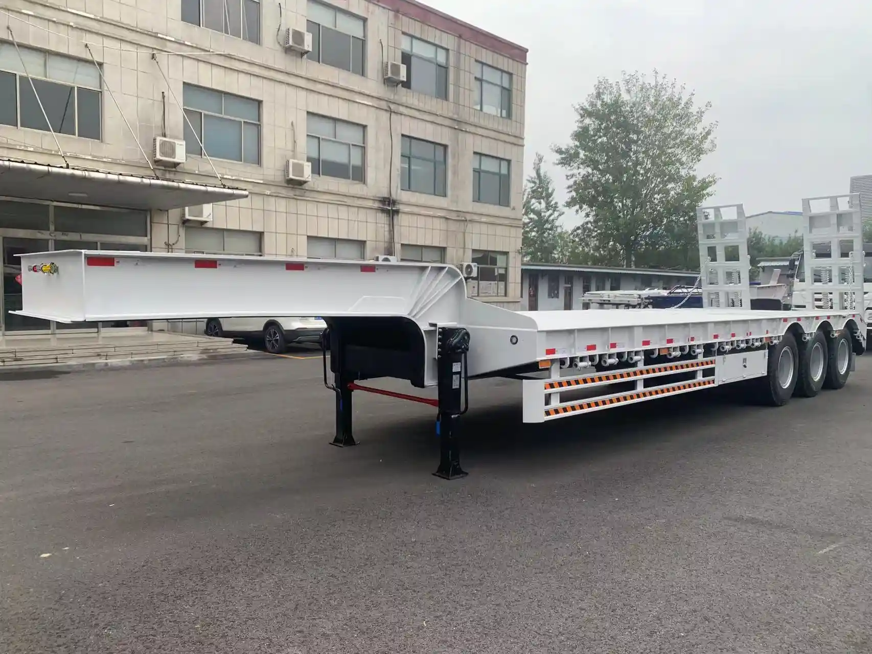 13.5m 3-Axle Low Bed Trailer
