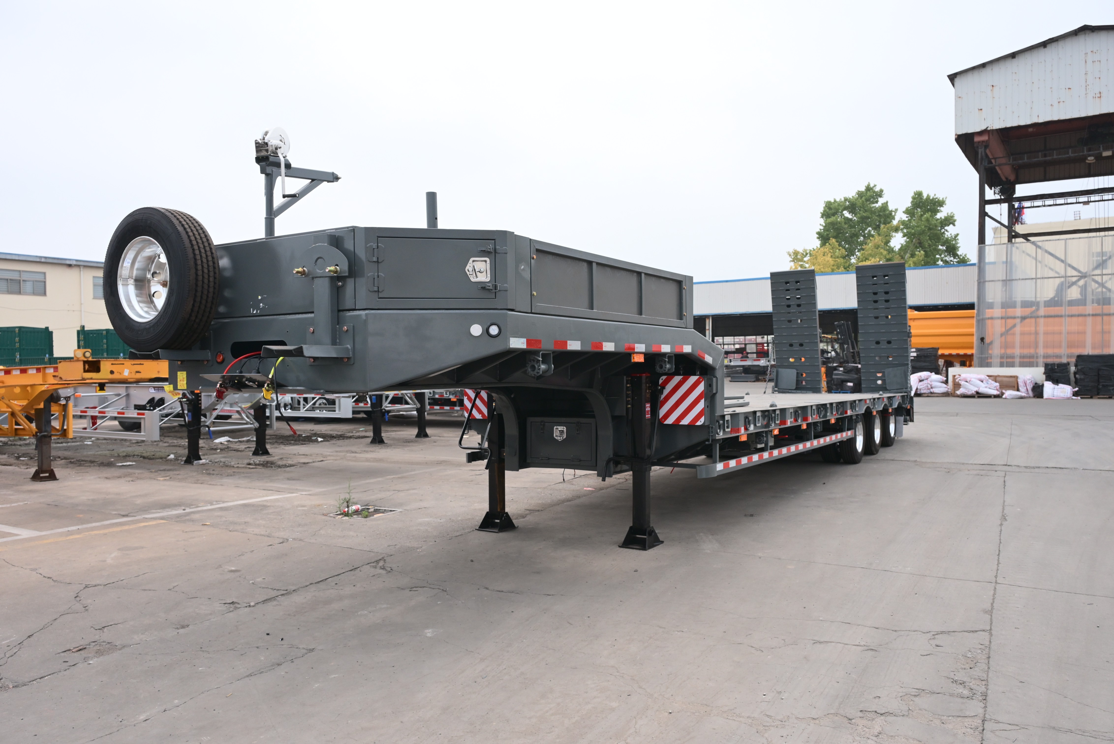 Fixed Gooseneck Lowbed Semi‑Trailer