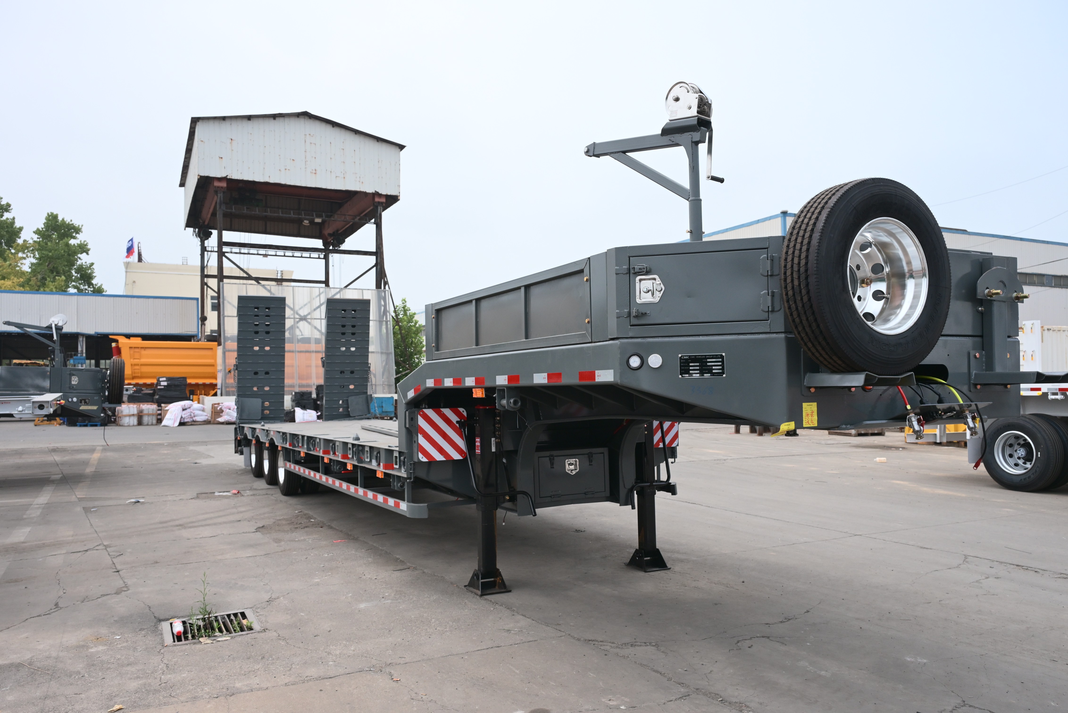 Fixed Gooseneck Lowbed Semi‑Trailer