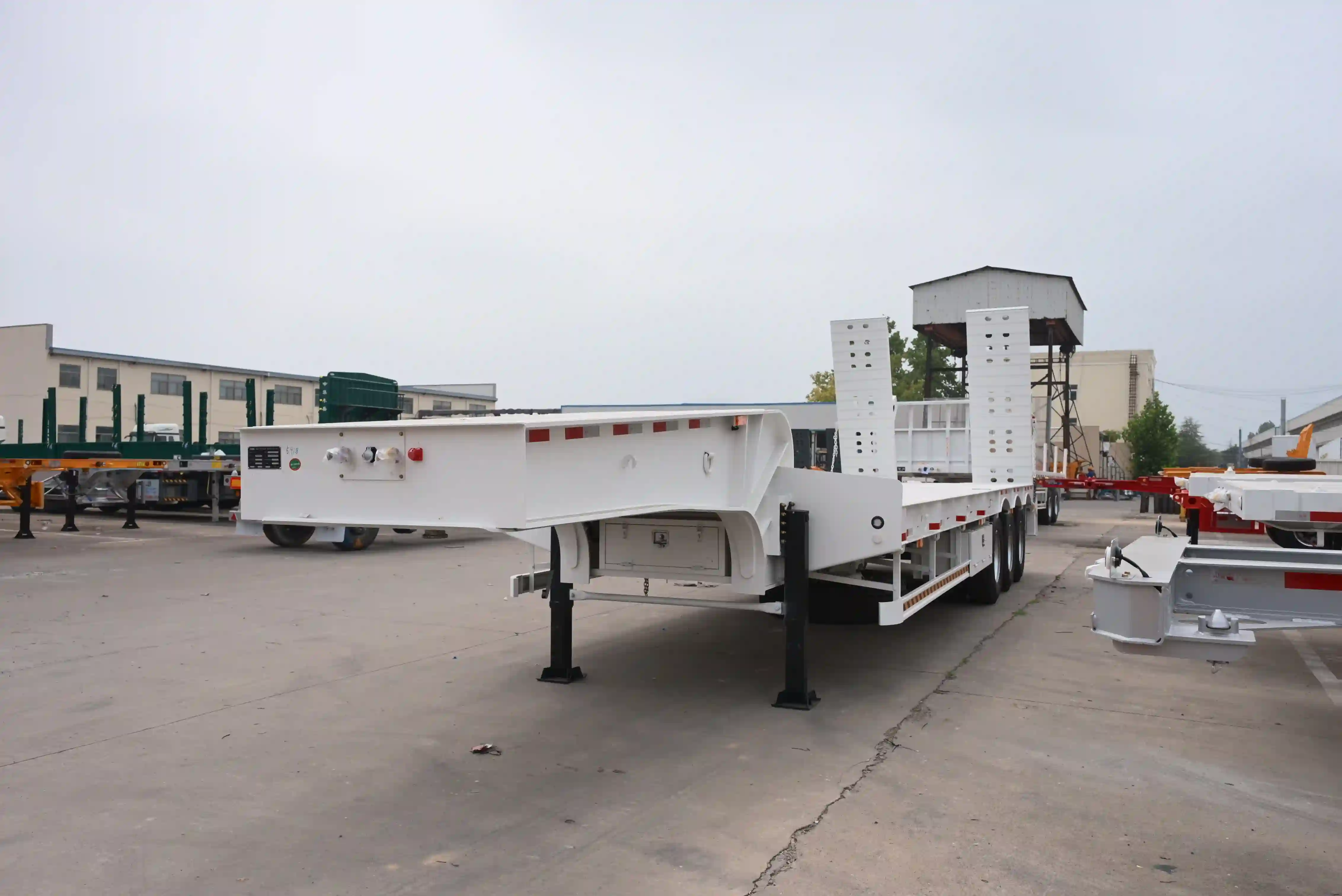 3-Axle Gooseneck Lowbed Semi‑Trailer With Hydraulic Ramps