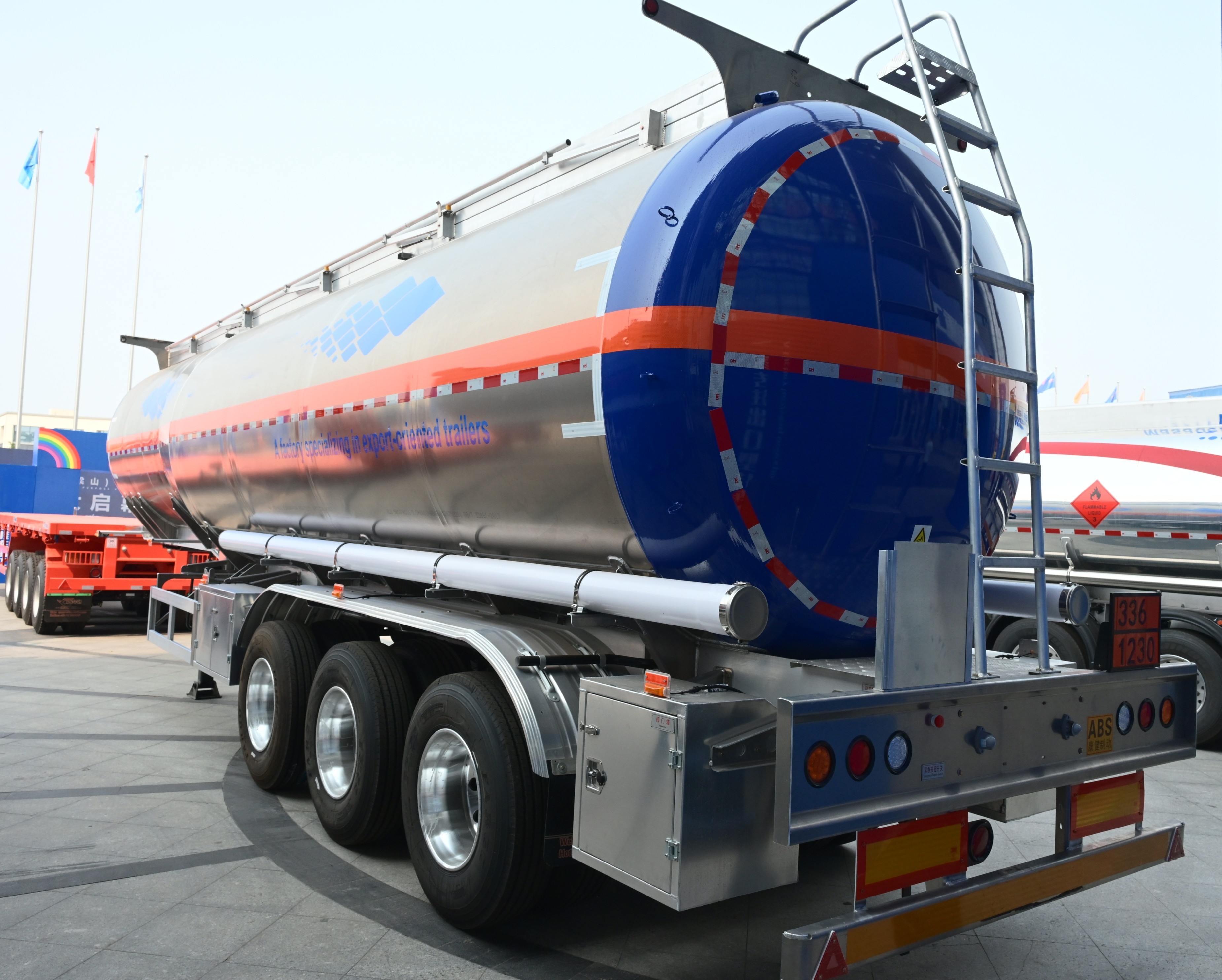 Semi-remorque-citerne à carburant à col de cygne en alliage d’aluminium à 3 essieux