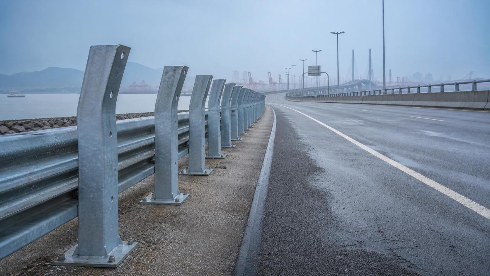 How to Evaluate Z Post Durability in Corrosive Coastal and High-Humidity Areas How to Evaluate Z Post Durability in Corrosive Coastal and High-Humidity Areas